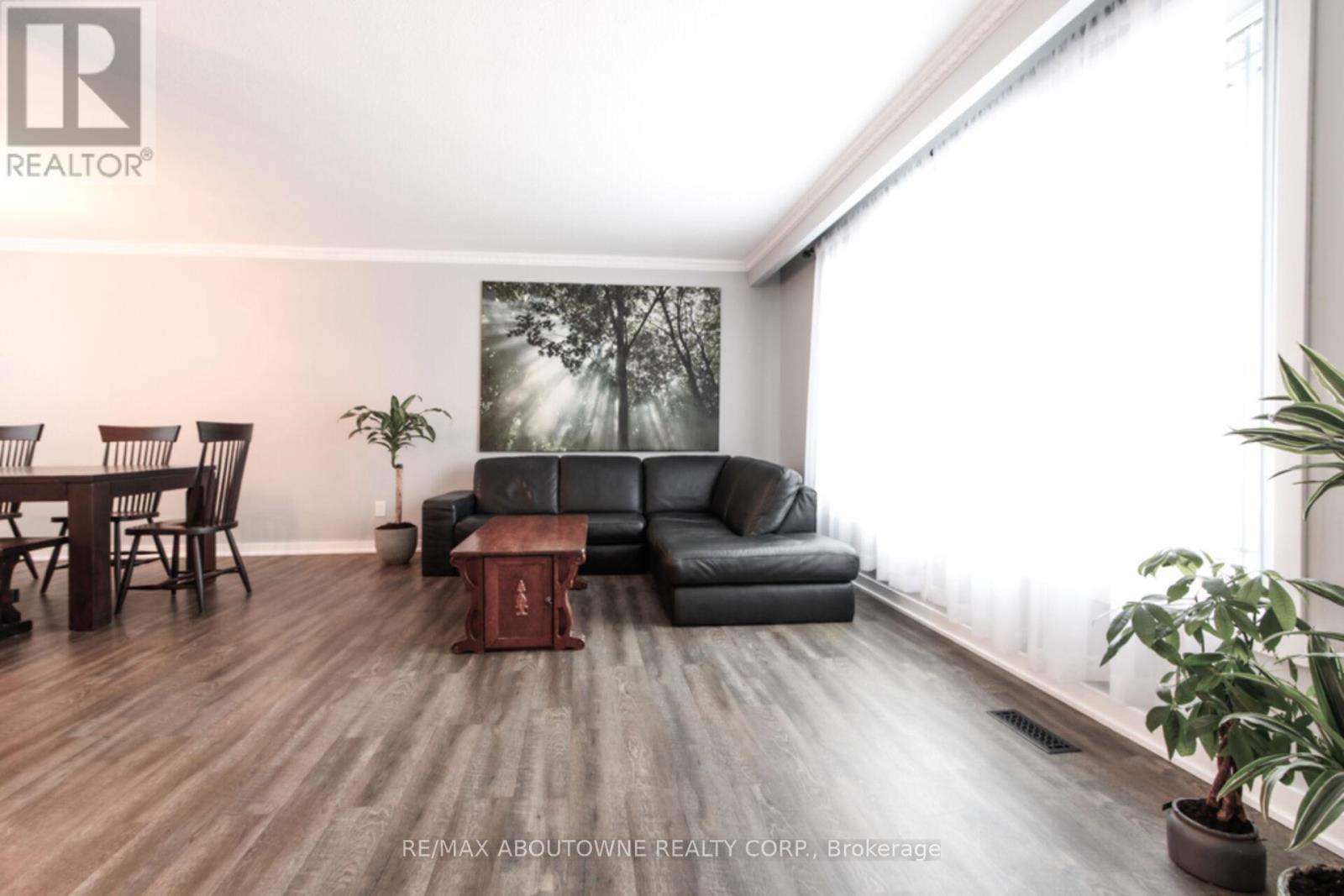 626 Cape Avenue, Burlington, Ontario  L7L 4M6 - Photo 15 - W12722618