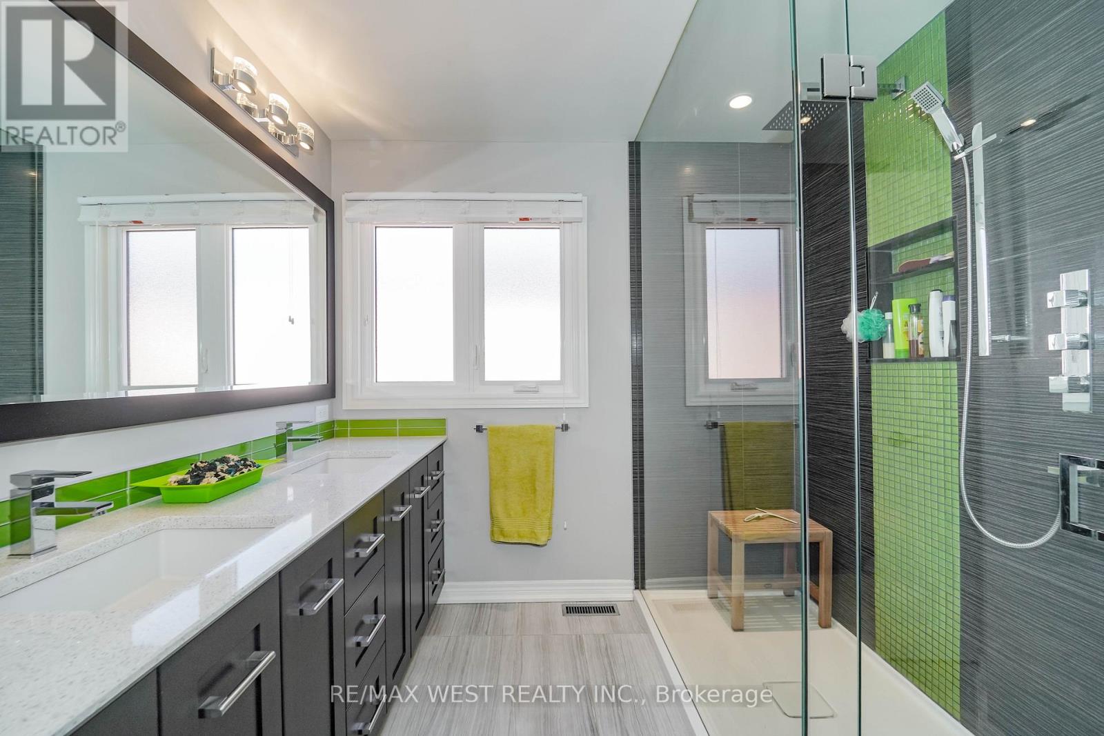 1155 Giles Gate, Oakville, Ontario  L6M 2S3 - Photo 10 - W12924348