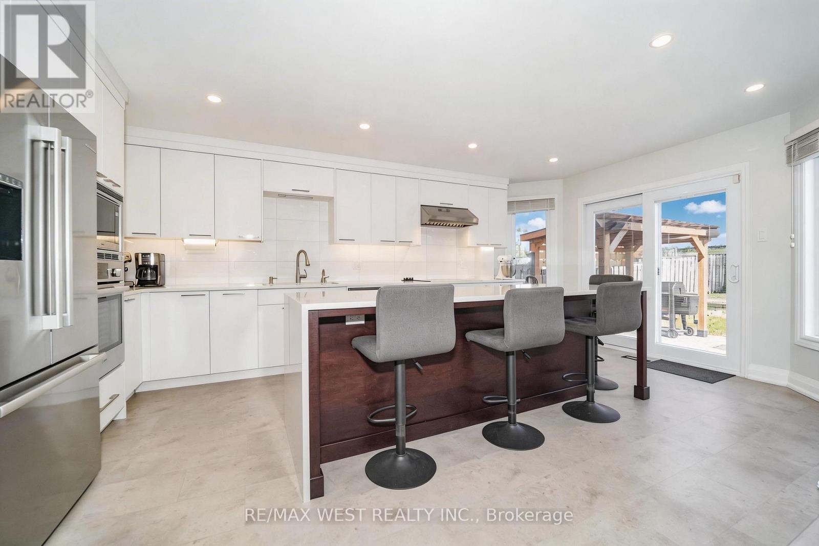 1155 Giles Gate, Oakville, Ontario  L6M 2S3 - Photo 4 - W12924348