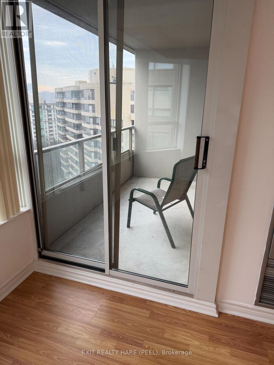 1502 - 11 Townsgate Drive, Vaughan, Ontario L4J 8G4 - Photo 10 - N12928164