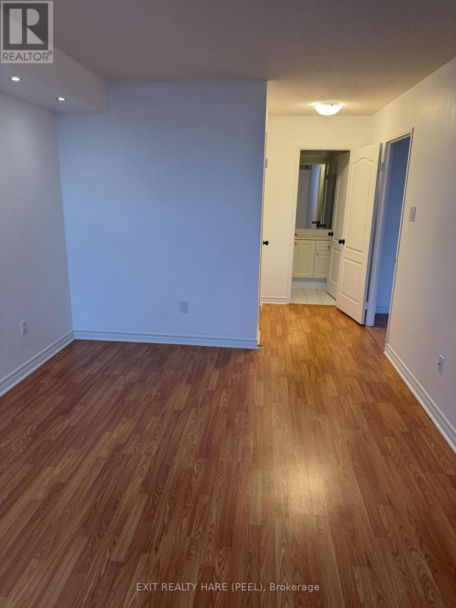 1502 - 11 Townsgate Drive, Vaughan, Ontario L4J 8G4 - Photo 5 - N12928164