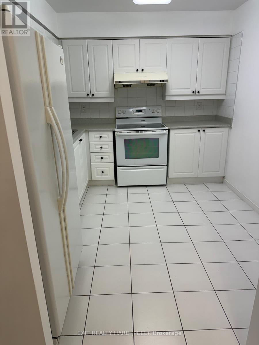 1502 - 11 Townsgate Drive, Vaughan, Ontario L4J 8G4 - Photo 6 - N12928164