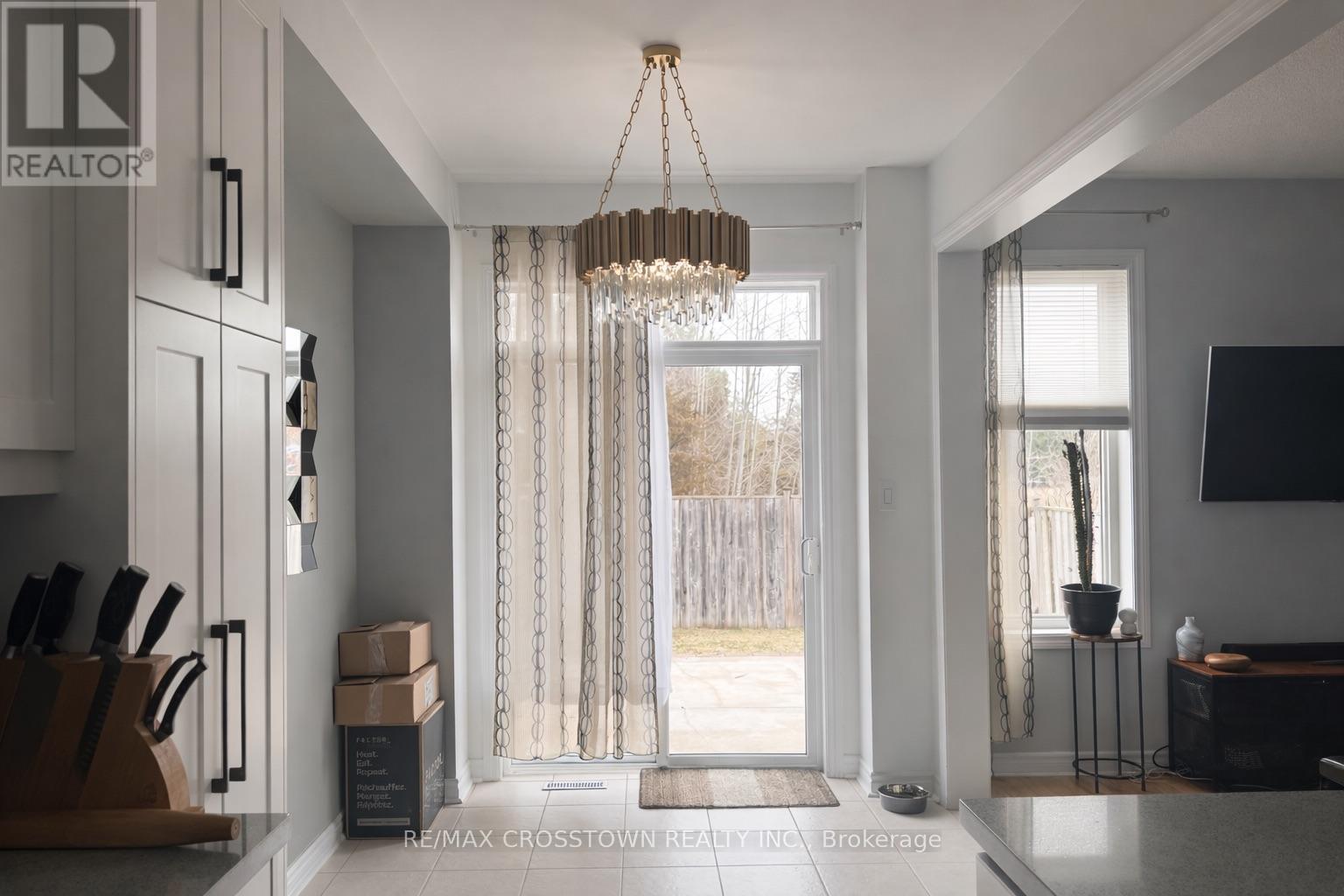 81 Collier Crescent, Essa (Angus), Ontario  L0M 1B5 - Photo 3 - N12928210