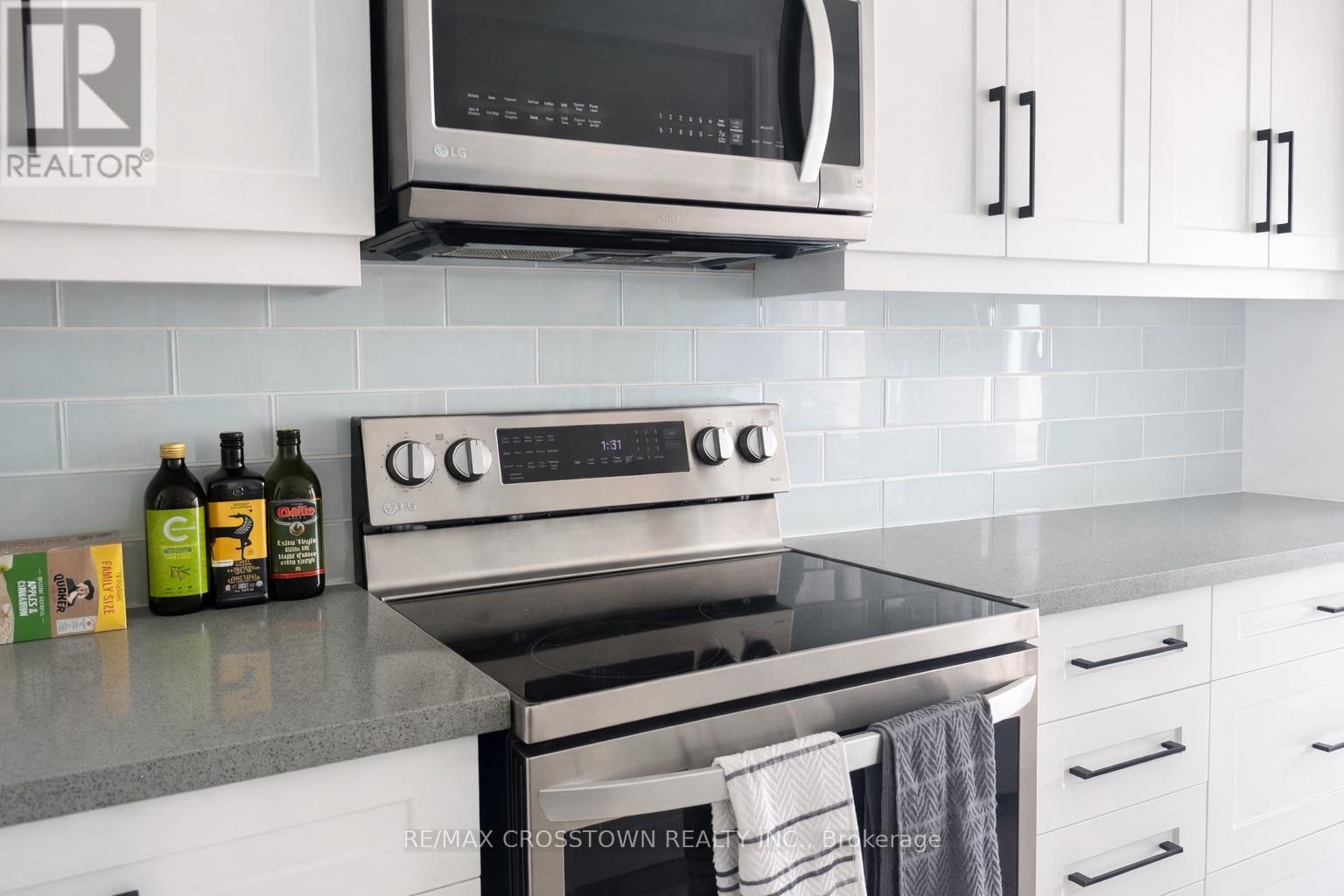 81 Collier Crescent, Essa (Angus), Ontario  L0M 1B5 - Photo 6 - N12928210