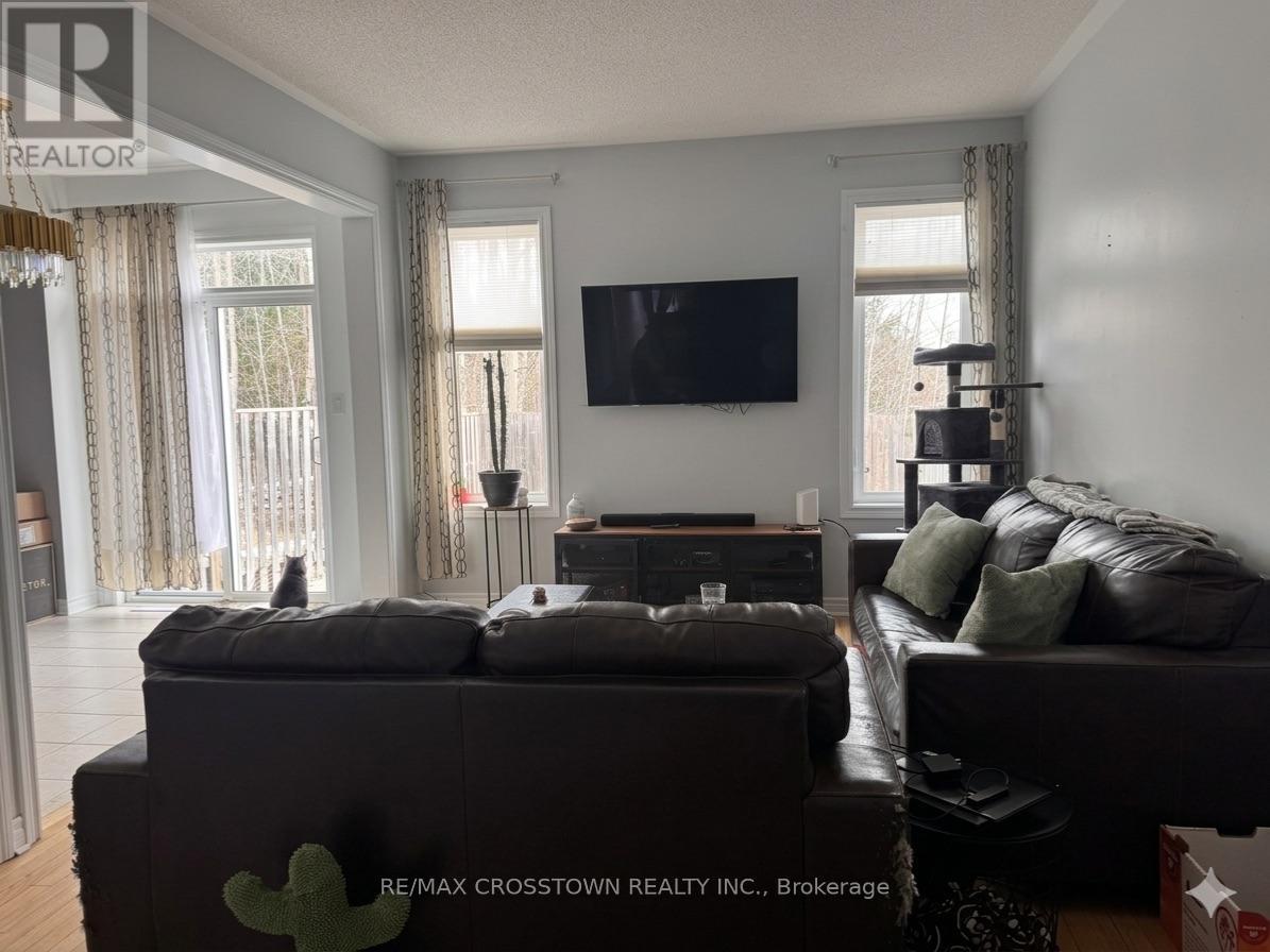 81 Collier Crescent, Essa (Angus), Ontario  L0M 1B5 - Photo 7 - N12928210