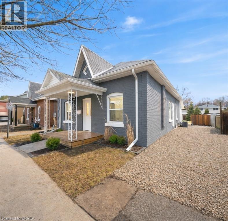 8 MAIN Street, brantford, Ontario