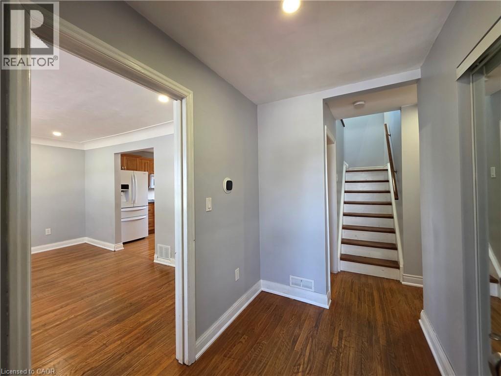 100 Corman Avenue, Stoney Creek, Ontario  L8G 3W2 - Photo 2 - 40815647