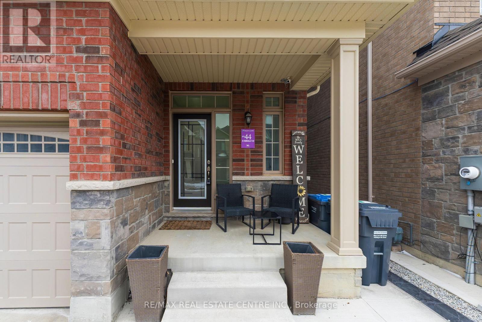 35 Thornvalley Terrace, Caledon, Ontario  L7C 4H9 - Photo 2 - W12928084