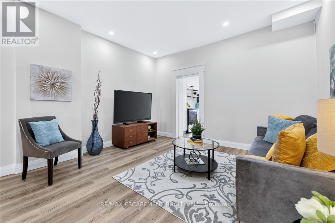 518 Quebec Avenue, Toronto, Ontario  M6P 2V7 - Photo 5 - W12928100