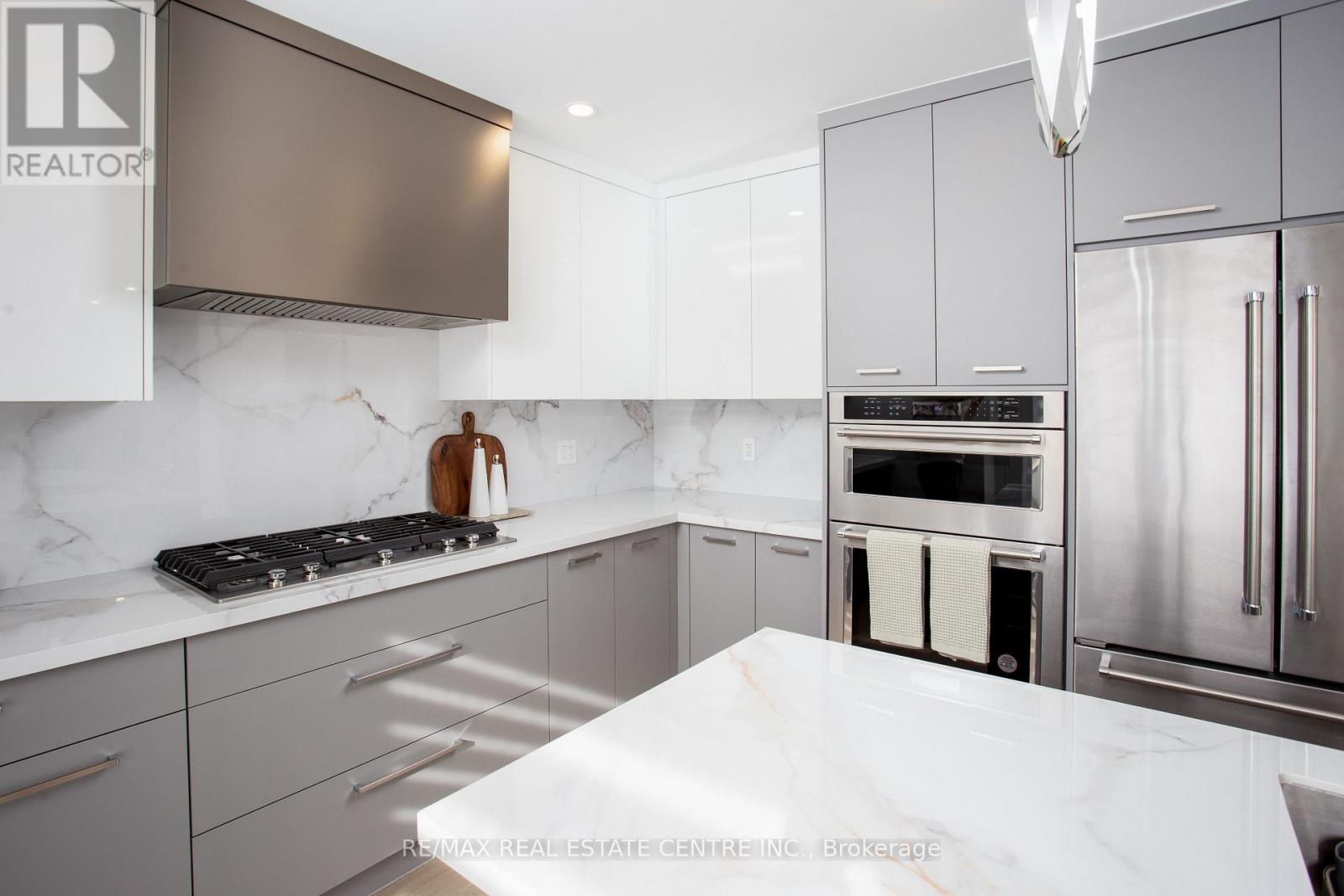 5940 Blue Spruce Avenue, Burlington, Ontario L7L 6T2 - Photo 11 - W12928104