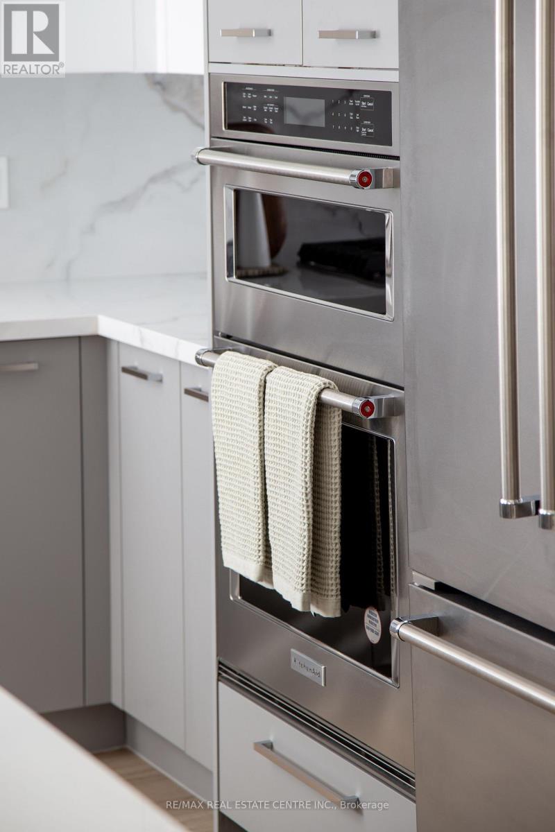 5940 Blue Spruce Avenue, Burlington, Ontario L7L 6T2 - Photo 14 - W12928104