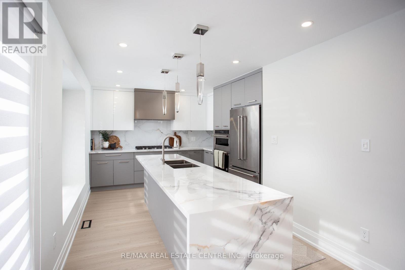 5940 Blue Spruce Avenue, Burlington, Ontario L7L 6T2 - Photo 16 - W12928104