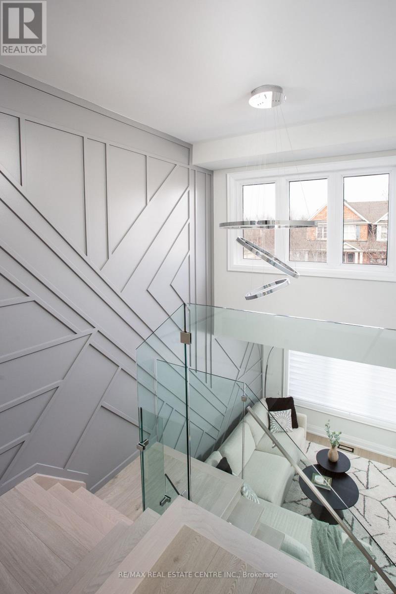 5940 Blue Spruce Avenue, Burlington, Ontario L7L 6T2 - Photo 20 - W12928104