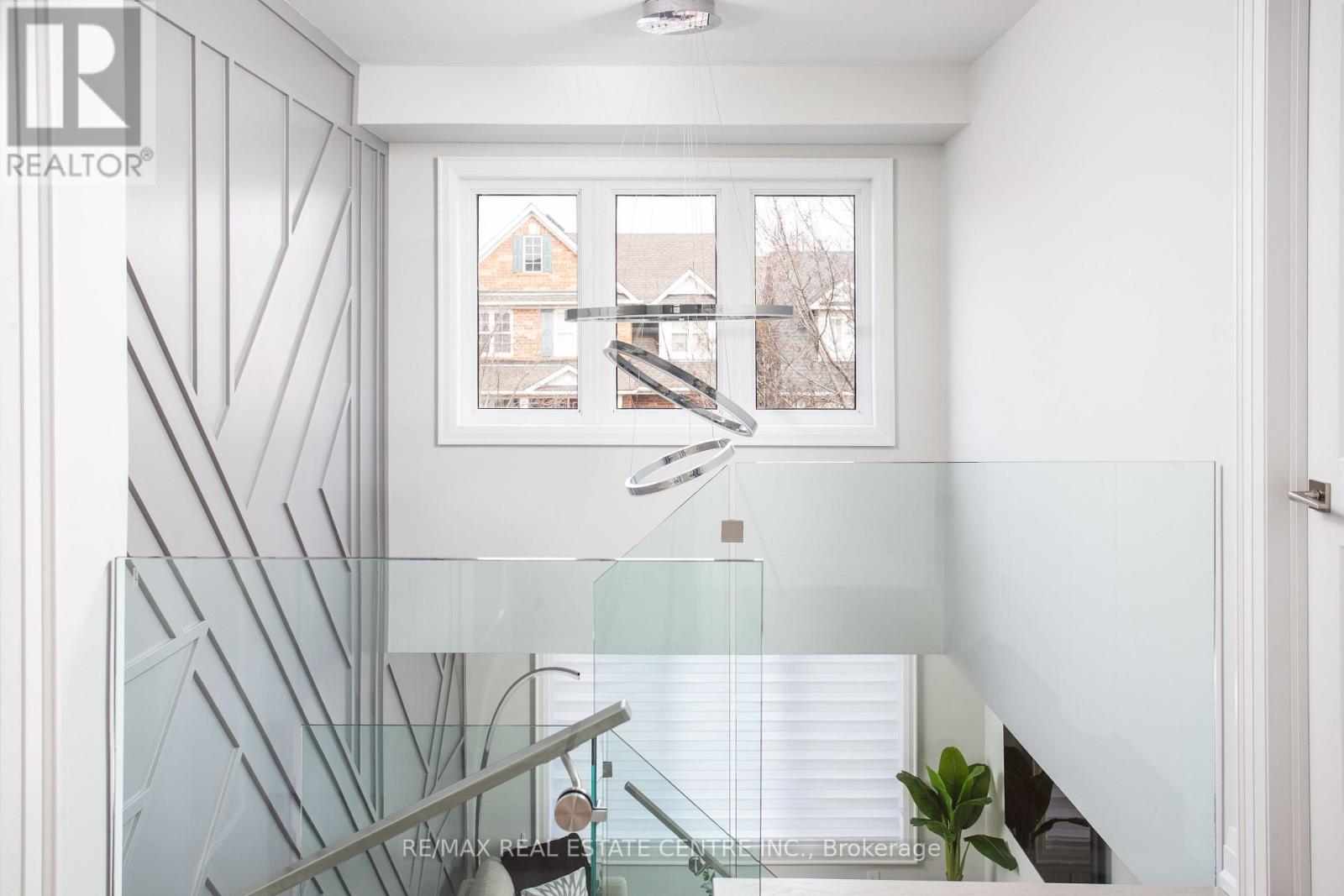 5940 Blue Spruce Avenue, Burlington, Ontario L7L 6T2 - Photo 21 - W12928104