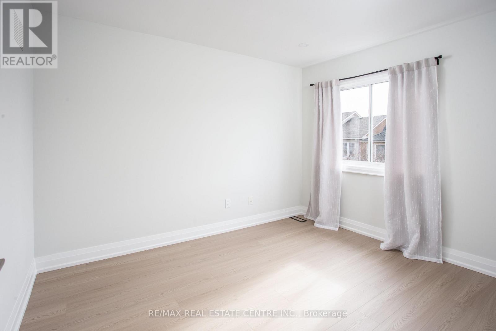 5940 Blue Spruce Avenue, Burlington, Ontario L7L 6T2 - Photo 23 - W12928104