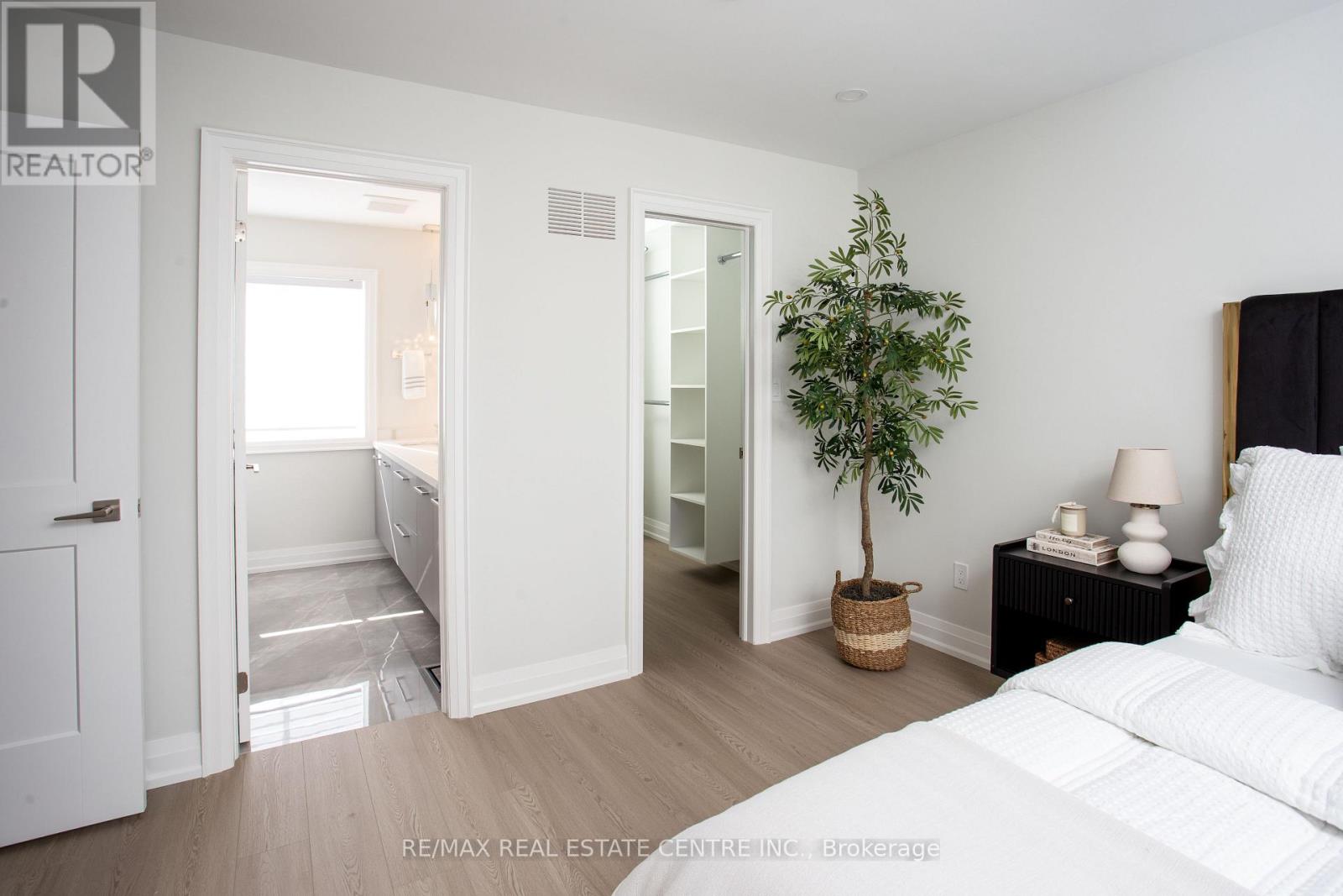 5940 Blue Spruce Avenue, Burlington, Ontario L7L 6T2 - Photo 27 - W12928104