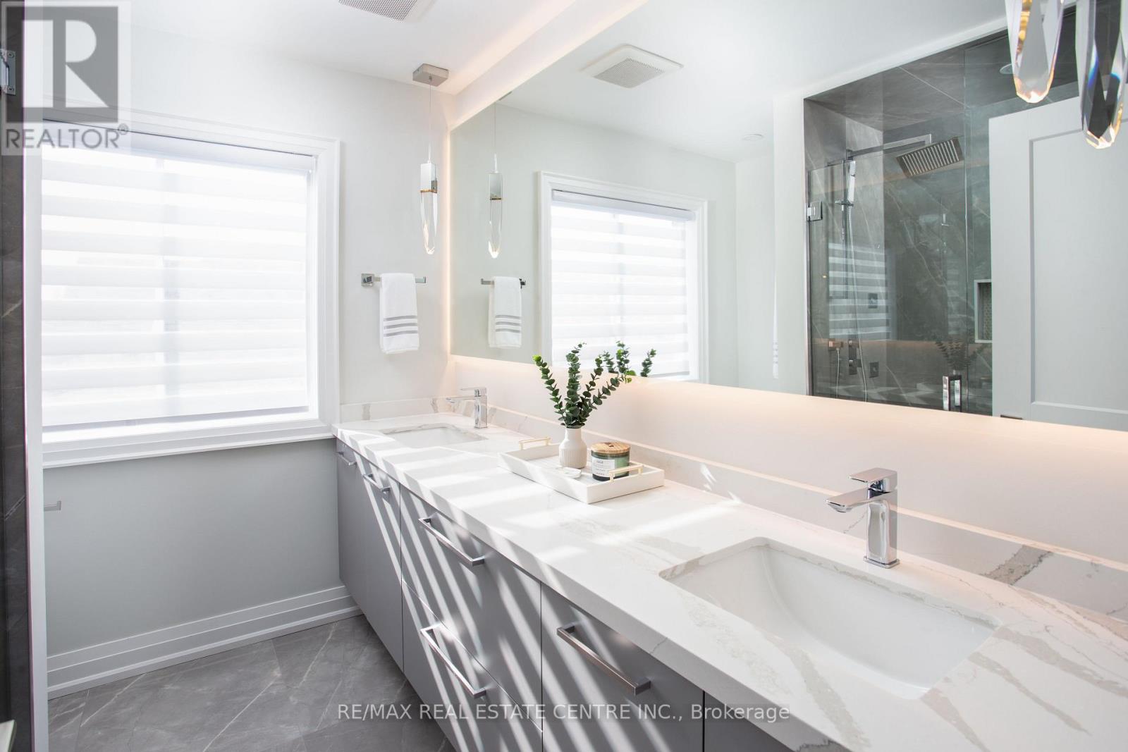 5940 Blue Spruce Avenue, Burlington, Ontario L7L 6T2 - Photo 28 - W12928104