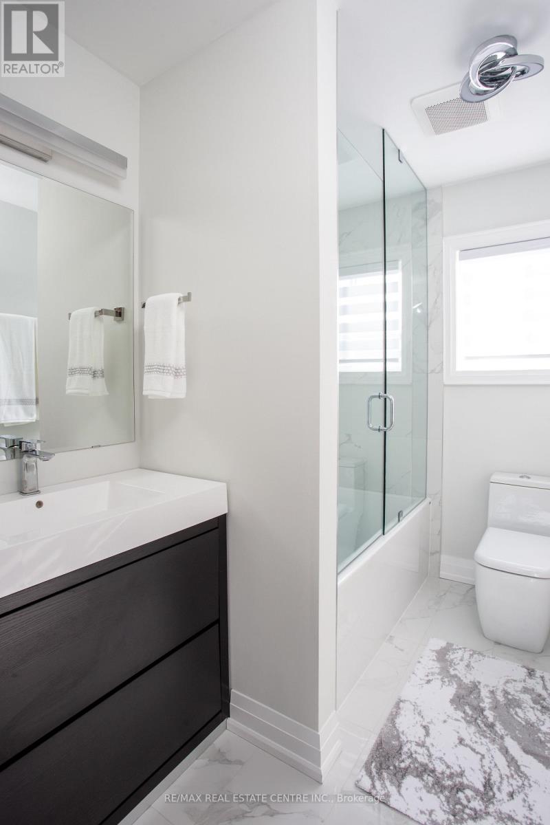 5940 Blue Spruce Avenue, Burlington, Ontario L7L 6T2 - Photo 30 - W12928104