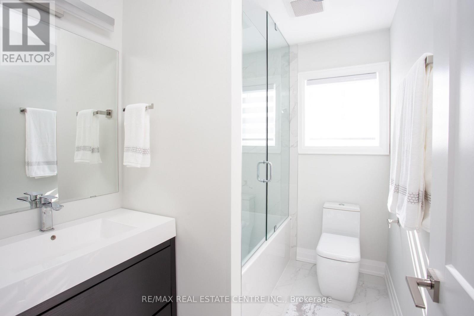 5940 Blue Spruce Avenue, Burlington, Ontario L7L 6T2 - Photo 31 - W12928104