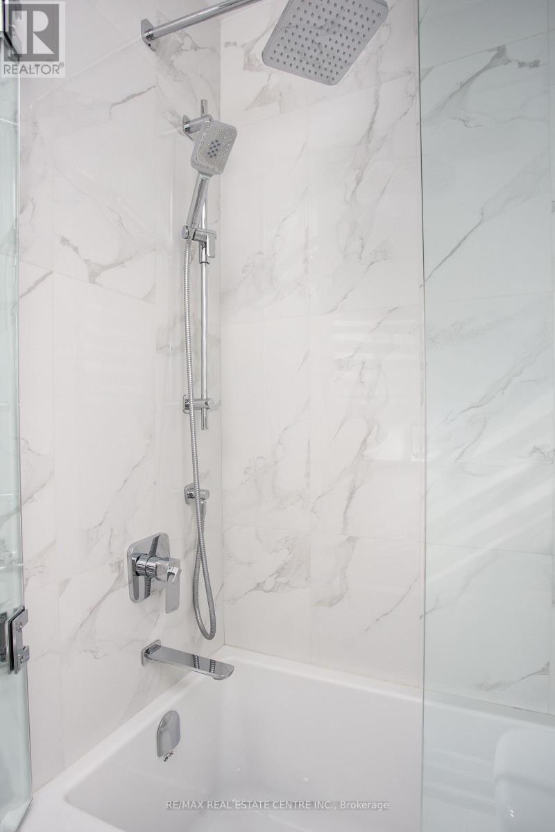 5940 Blue Spruce Avenue, Burlington, Ontario L7L 6T2 - Photo 32 - W12928104