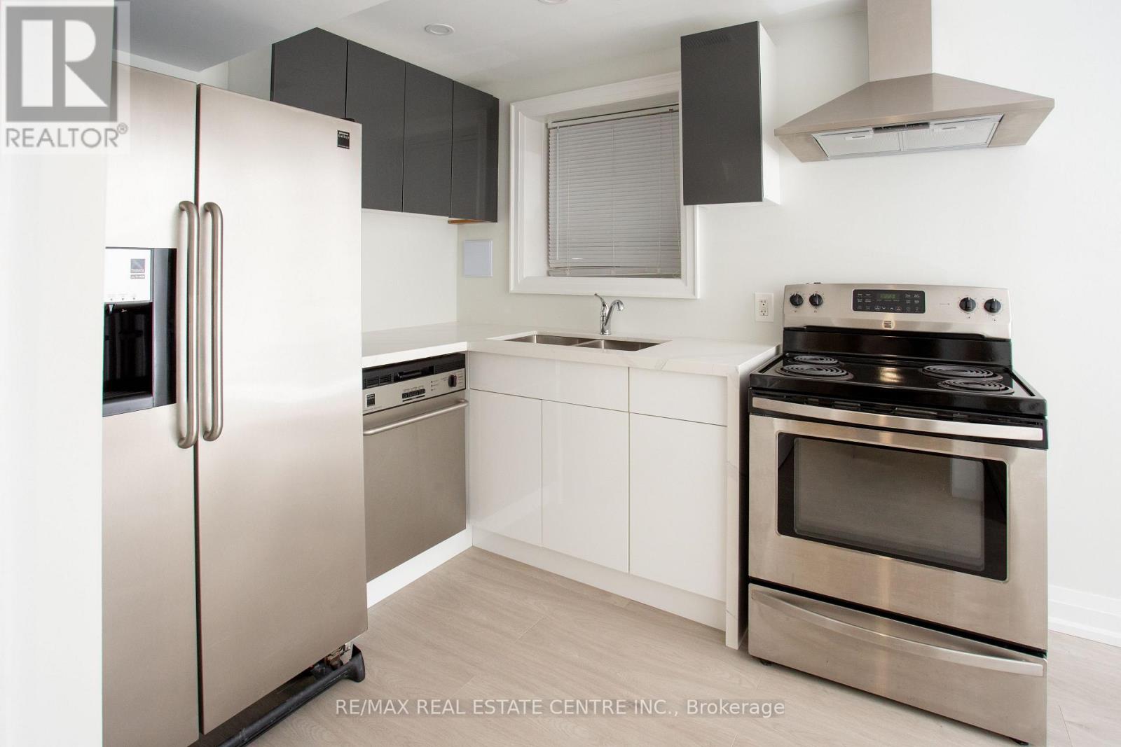 5940 Blue Spruce Avenue, Burlington, Ontario L7L 6T2 - Photo 37 - W12928104