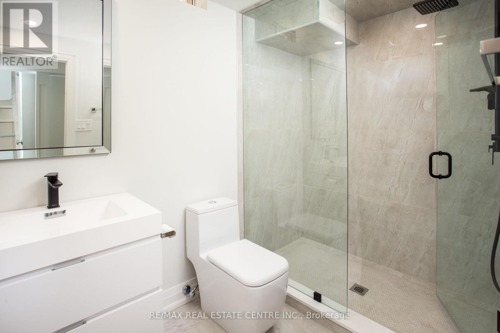 5940 Blue Spruce Avenue, Burlington, Ontario L7L 6T2 - Photo 39 - W12928104