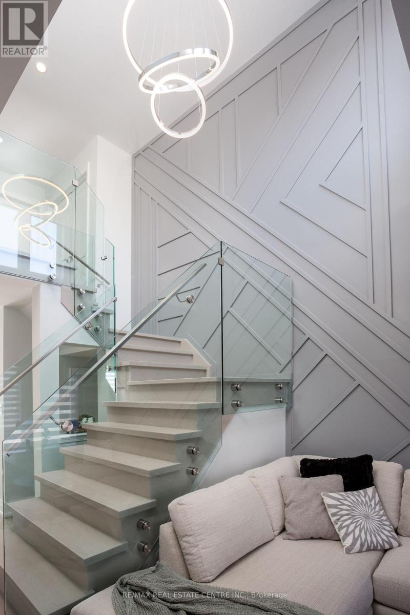 5940 Blue Spruce Avenue, Burlington, Ontario L7L 6T2 - Photo 6 - W12928104