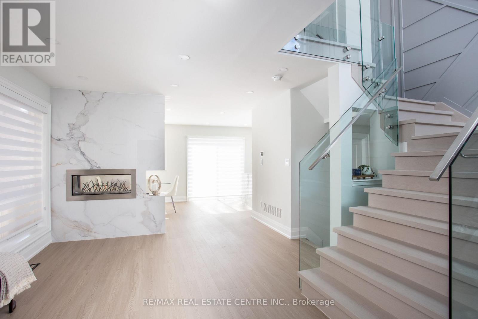 5940 Blue Spruce Avenue, Burlington, Ontario L7L 6T2 - Photo 7 - W12928104