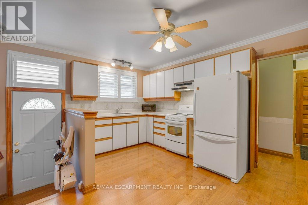 478 Anthony Drive, Oakville, Ontario  L6J 2K5 - Photo 10 - W12928138