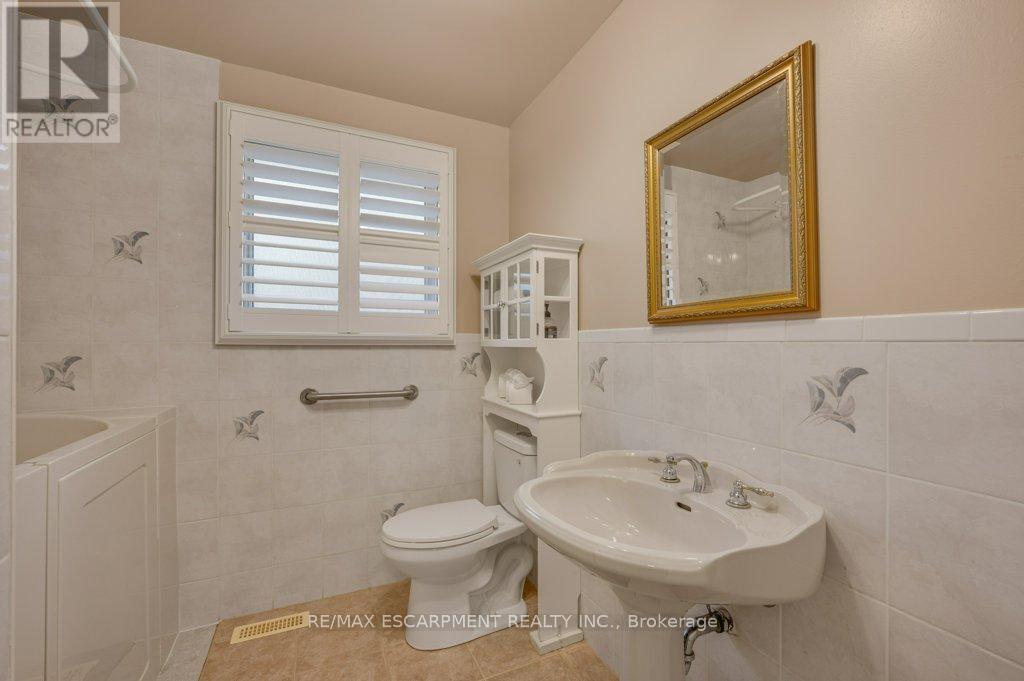 478 Anthony Drive, Oakville, Ontario  L6J 2K5 - Photo 18 - W12928138