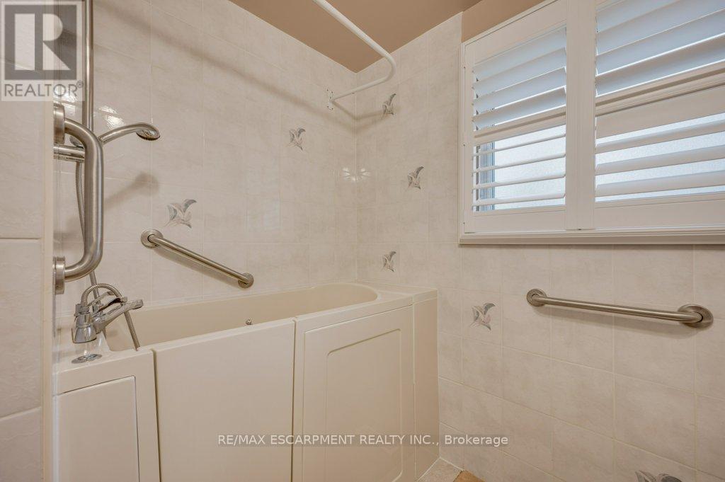 478 Anthony Drive, Oakville, Ontario  L6J 2K5 - Photo 19 - W12928138