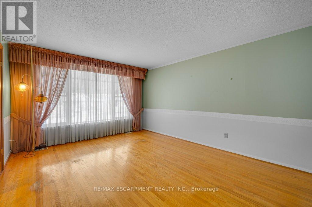 478 Anthony Drive, Oakville, Ontario  L6J 2K5 - Photo 3 - W12928138