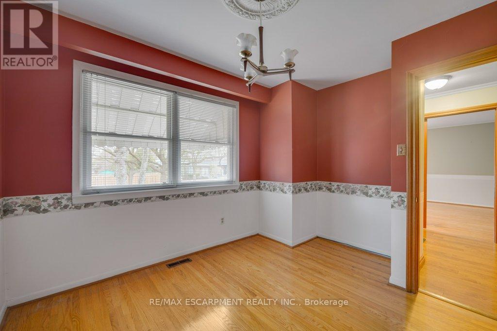 478 Anthony Drive, Oakville, Ontario  L6J 2K5 - Photo 7 - W12928138