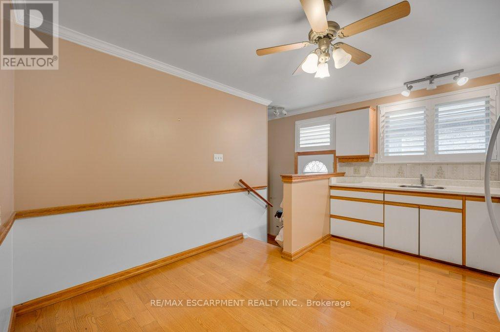 478 Anthony Drive, Oakville, Ontario  L6J 2K5 - Photo 9 - W12928138