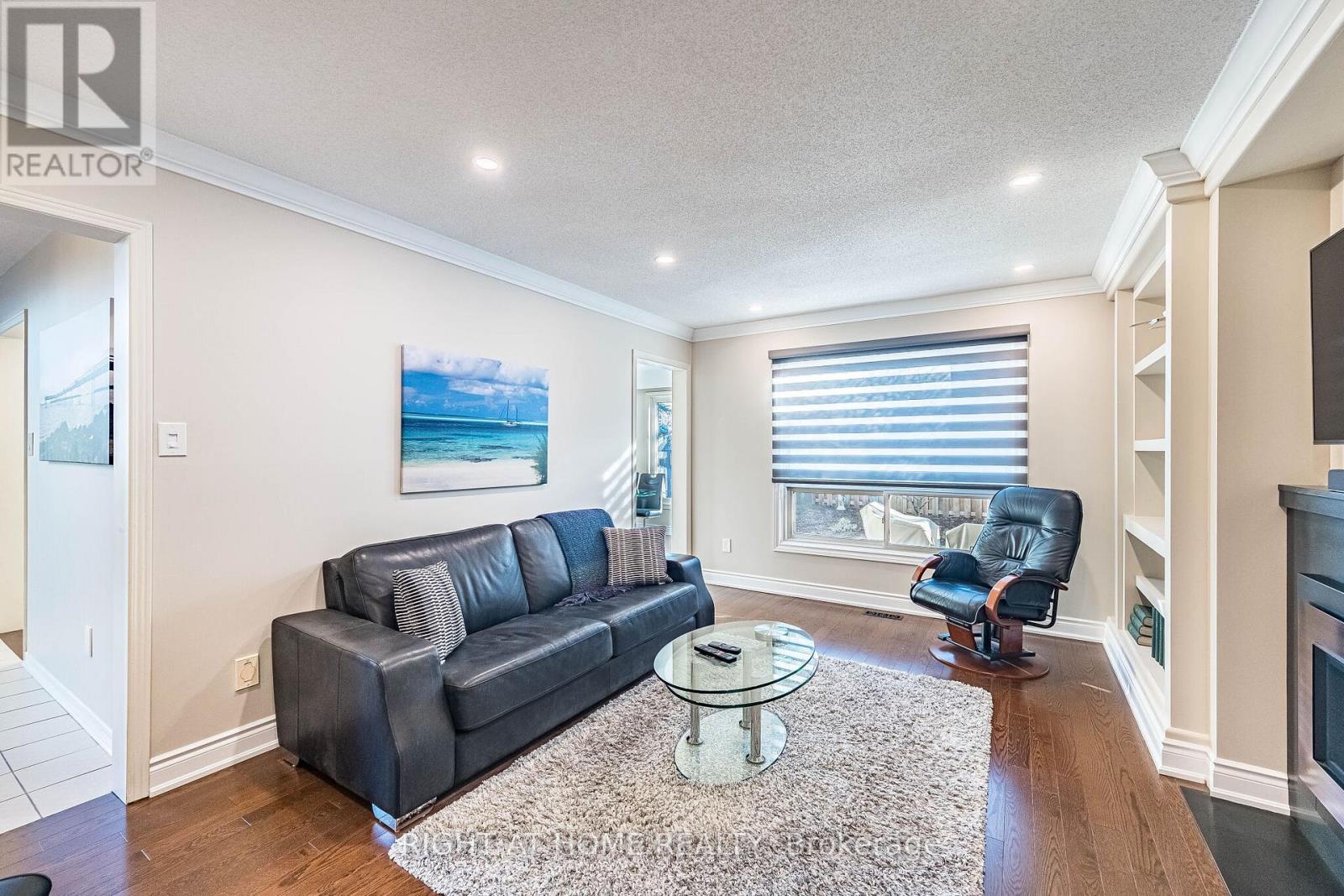 1114 Ballantry Road, Oakville, Ontario  L6H 5L1 - Photo 11 - W12928148