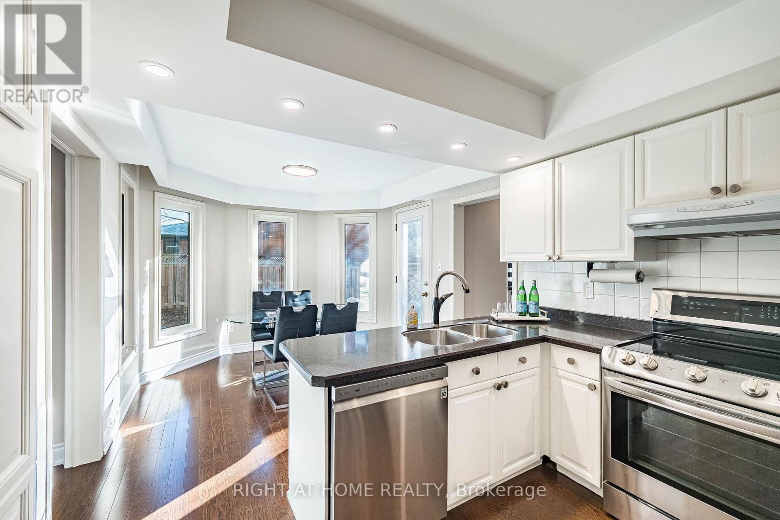 1114 Ballantry Road, Oakville, Ontario  L6H 5L1 - Photo 17 - W12928148