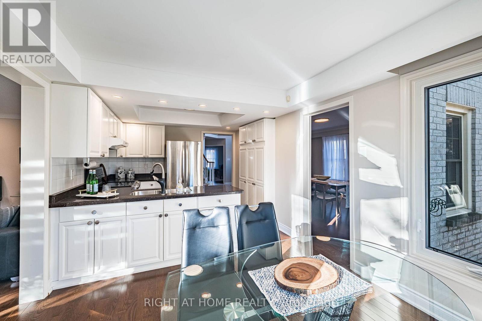 1114 Ballantry Road, Oakville, Ontario  L6H 5L1 - Photo 19 - W12928148