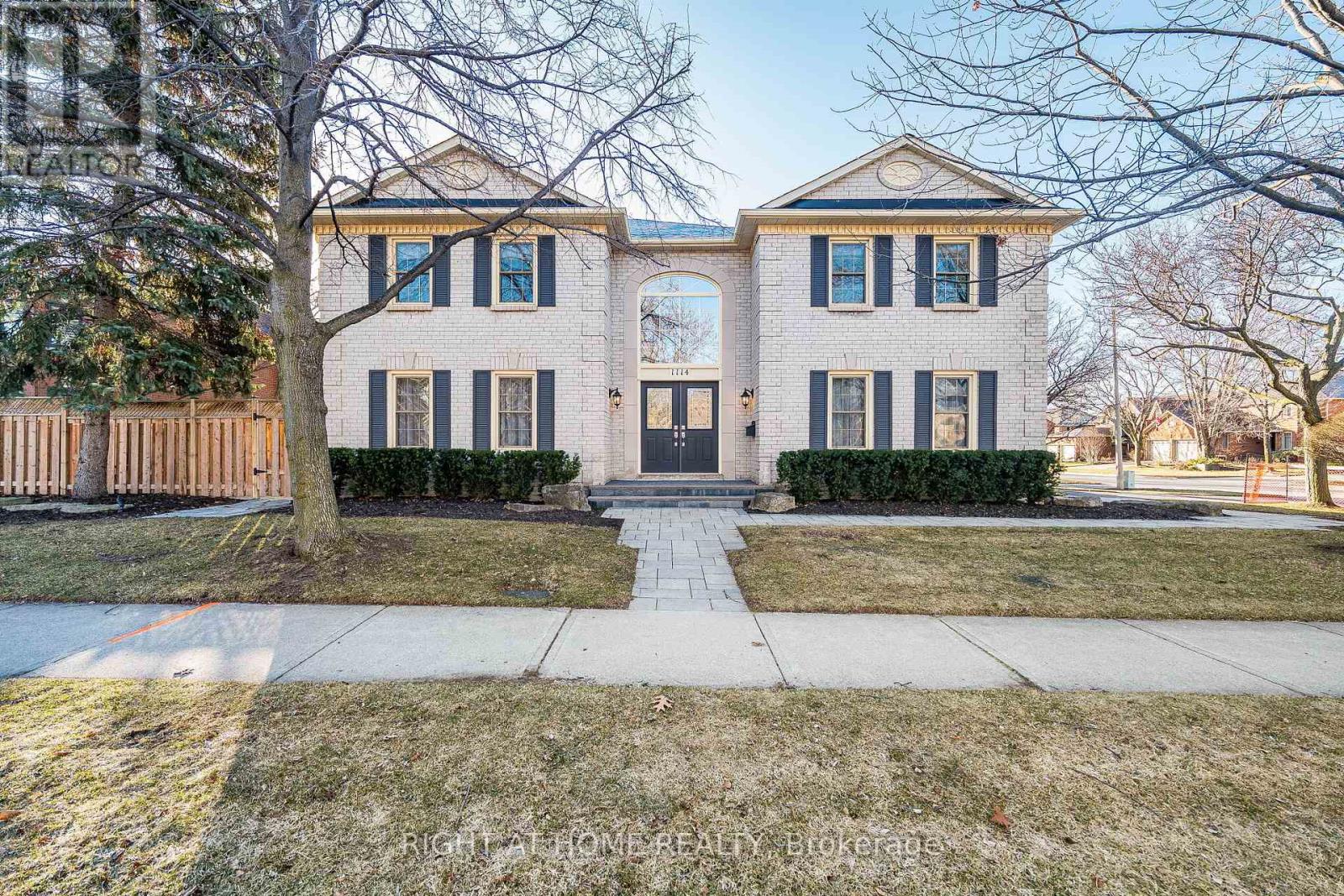 1114 Ballantry Road, Oakville, Ontario  L6H 5L1 - Photo 2 - W12928148