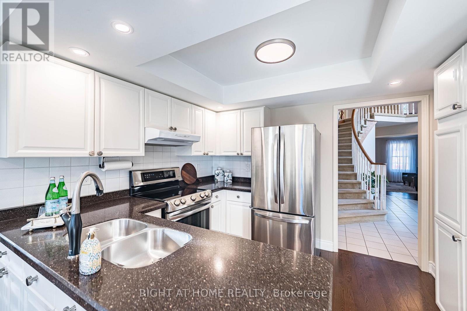 1114 Ballantry Road, Oakville, Ontario  L6H 5L1 - Photo 21 - W12928148