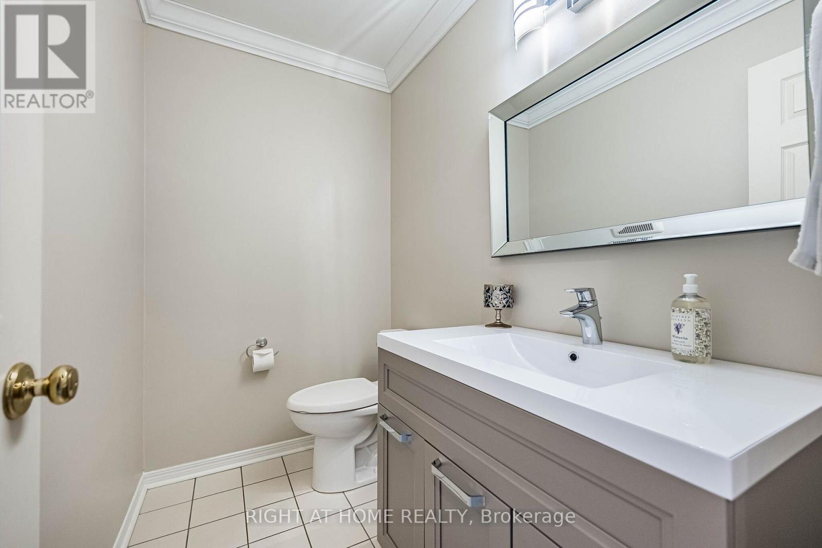 1114 Ballantry Road, Oakville, Ontario  L6H 5L1 - Photo 29 - W12928148