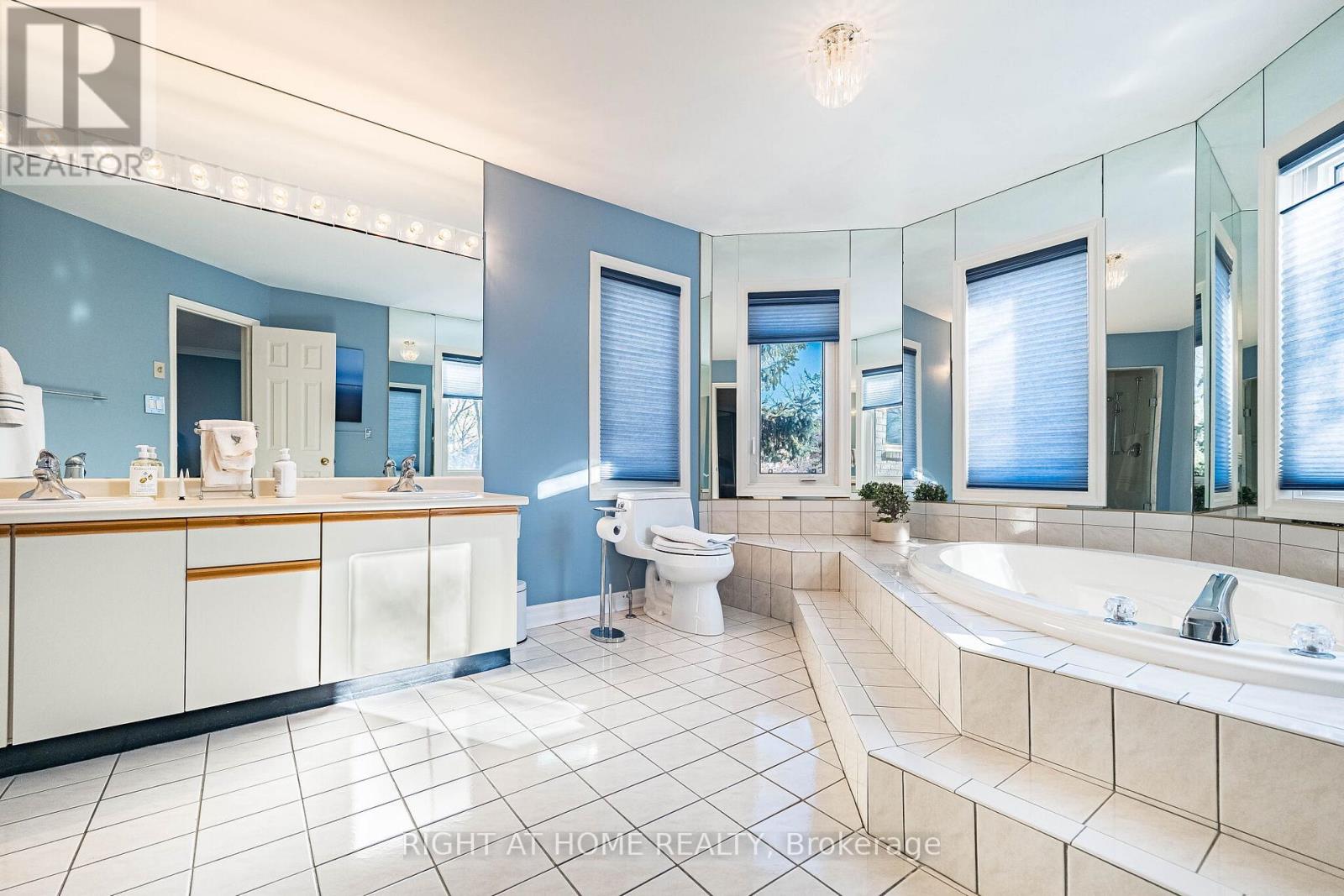 1114 Ballantry Road, Oakville, Ontario  L6H 5L1 - Photo 38 - W12928148