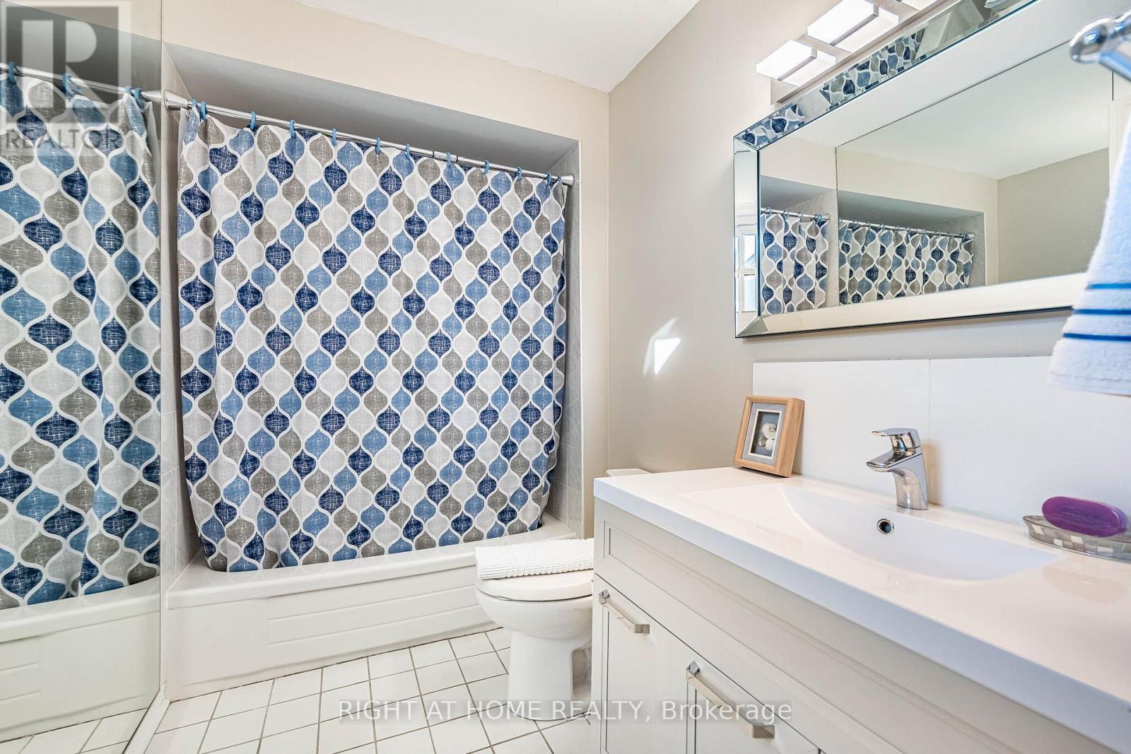 1114 Ballantry Road, Oakville, Ontario  L6H 5L1 - Photo 44 - W12928148