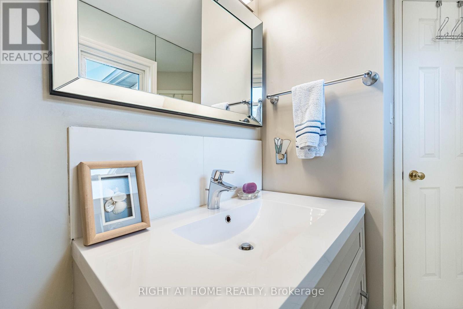 1114 Ballantry Road, Oakville, Ontario  L6H 5L1 - Photo 45 - W12928148