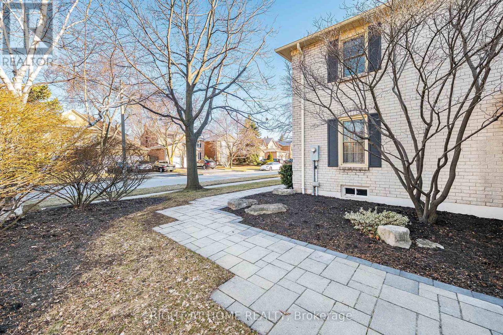 1114 Ballantry Road, Oakville, Ontario  L6H 5L1 - Photo 5 - W12928148