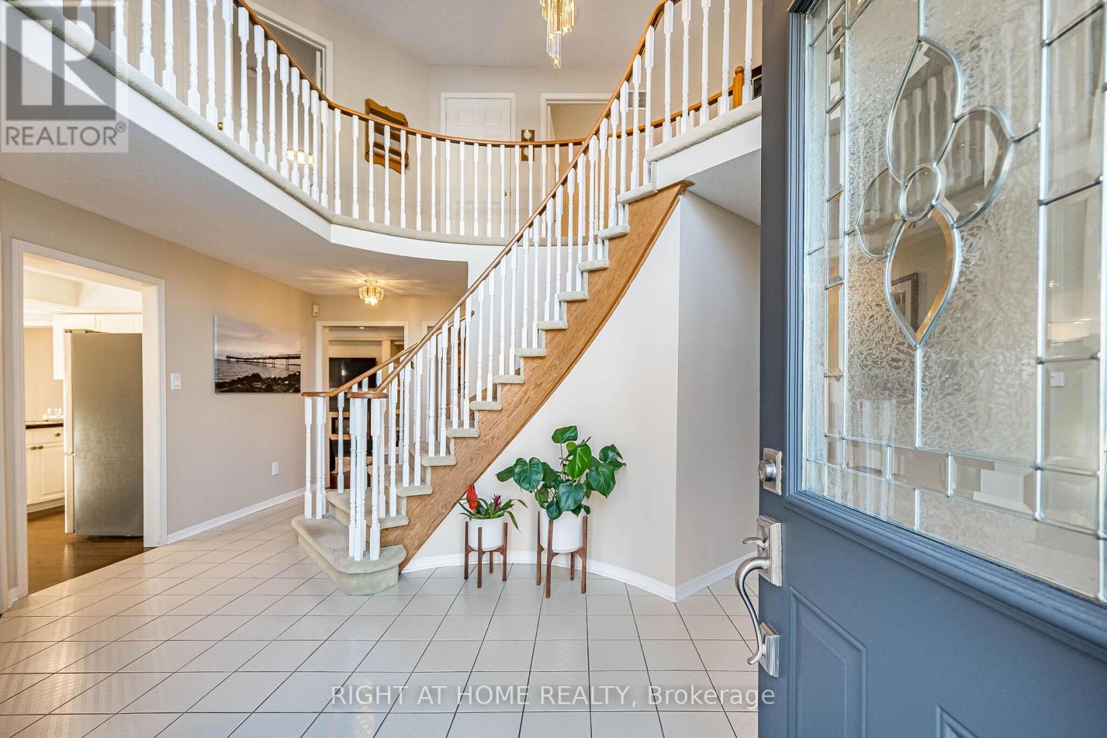 1114 Ballantry Road, Oakville, Ontario  L6H 5L1 - Photo 6 - W12928148