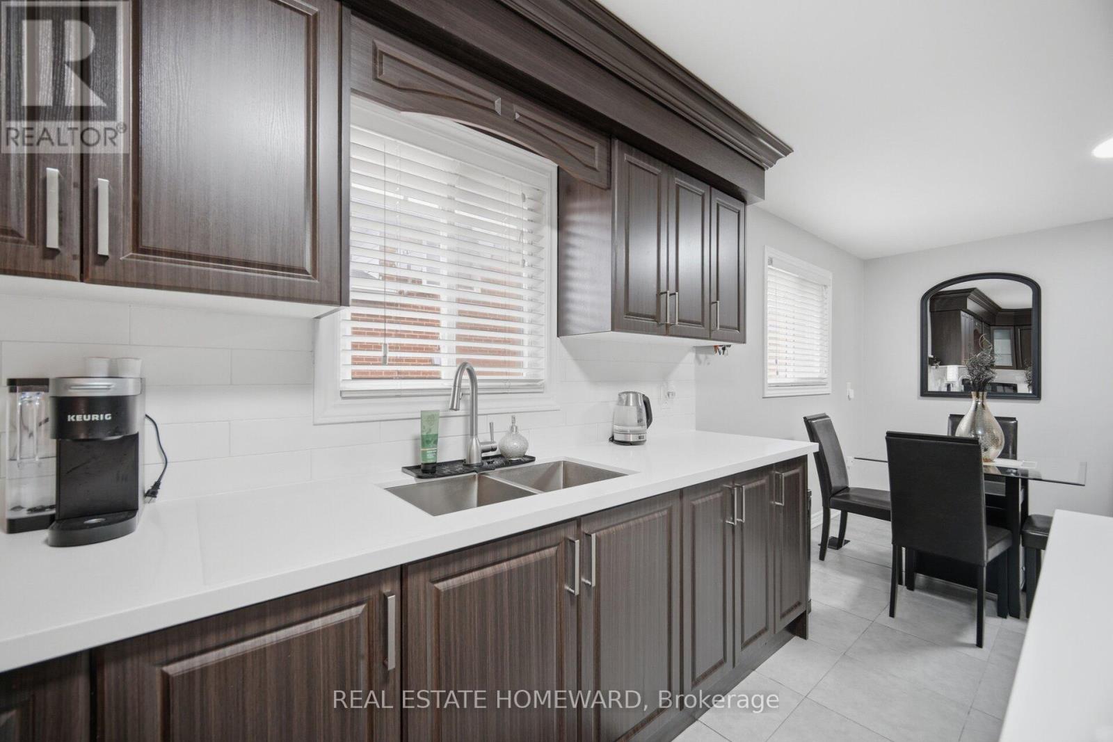 309 Royal Salisbury Way, Brampton, Ontario  L6V 3G4 - Photo 13 - W12928168