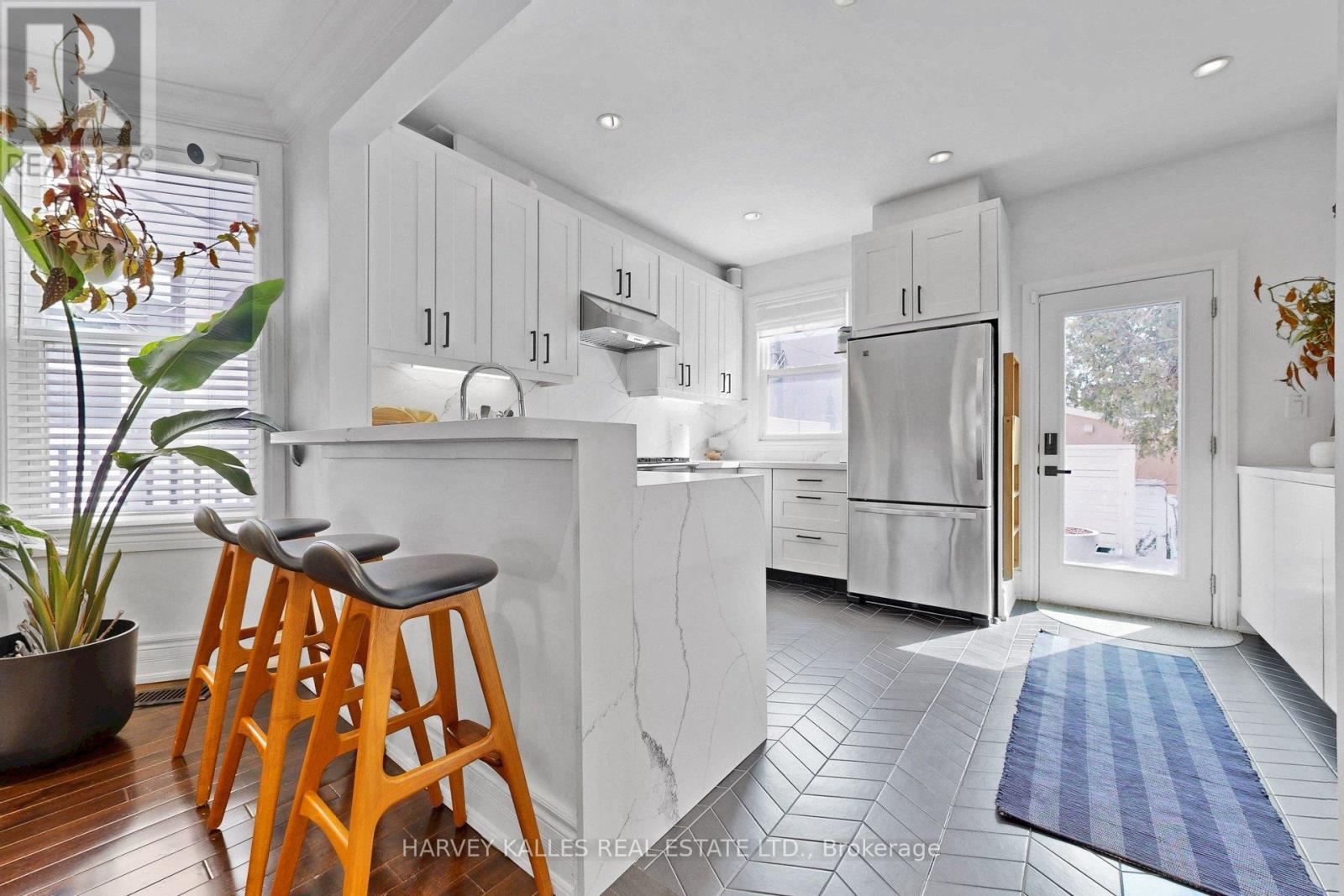 35 Peterborough Avenue, Toronto, Ontario M6H 2K9 - Photo 15 - W12928184