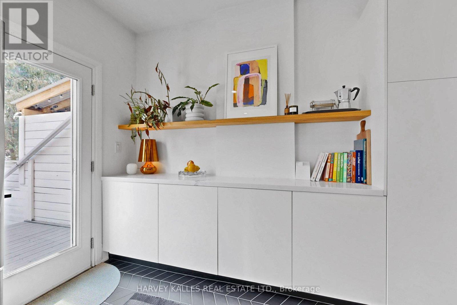 35 Peterborough Avenue, Toronto, Ontario M6H 2K9 - Photo 17 - W12928184