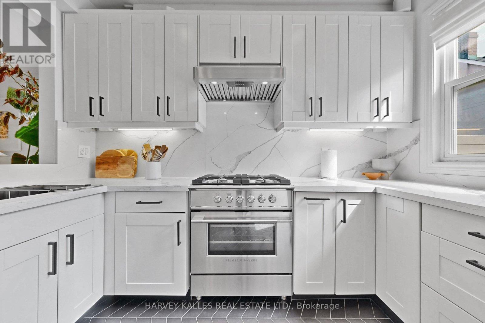 35 Peterborough Avenue, Toronto, Ontario M6H 2K9 - Photo 18 - W12928184