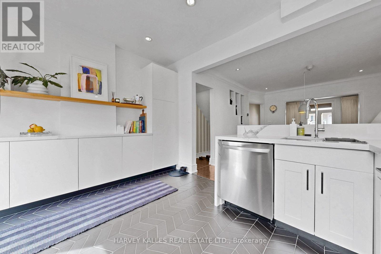 35 Peterborough Avenue, Toronto, Ontario M6H 2K9 - Photo 19 - W12928184